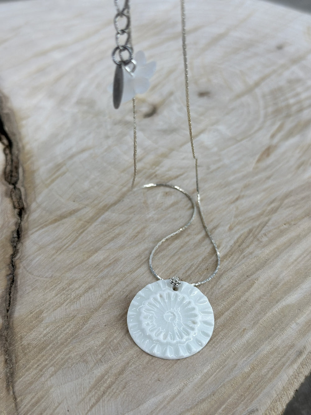 Porcelain locket with Geometric floral imprint N.5